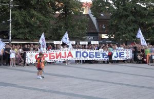 SNS Kraljevo okupio veliki broj simpatizera na Trgu srpskih ratnika